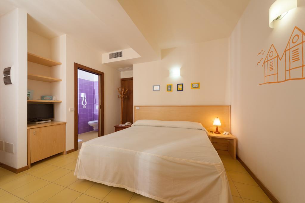 Hotel Resort Marinella Габиче Маре Екстериор снимка