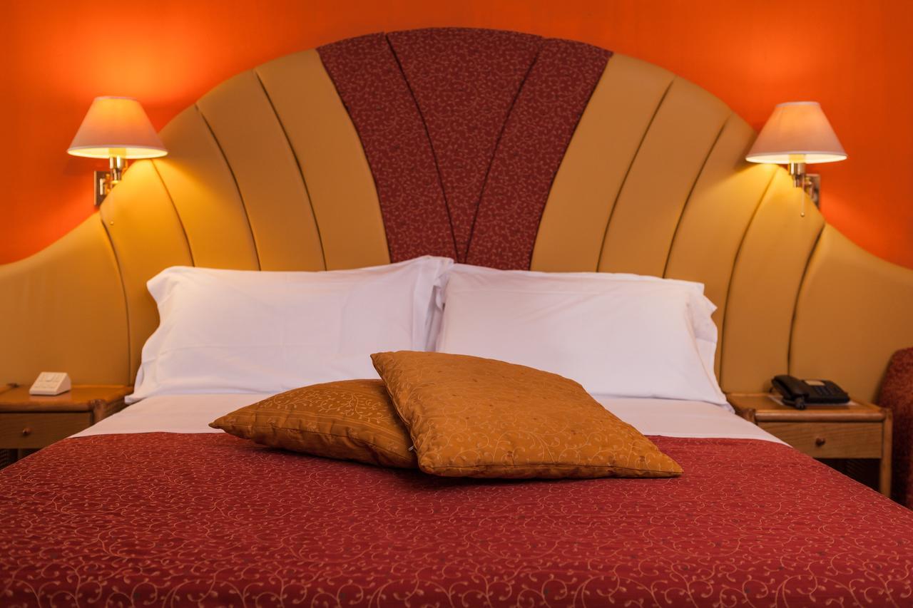 Hotel Resort Marinella Габиче Маре Екстериор снимка