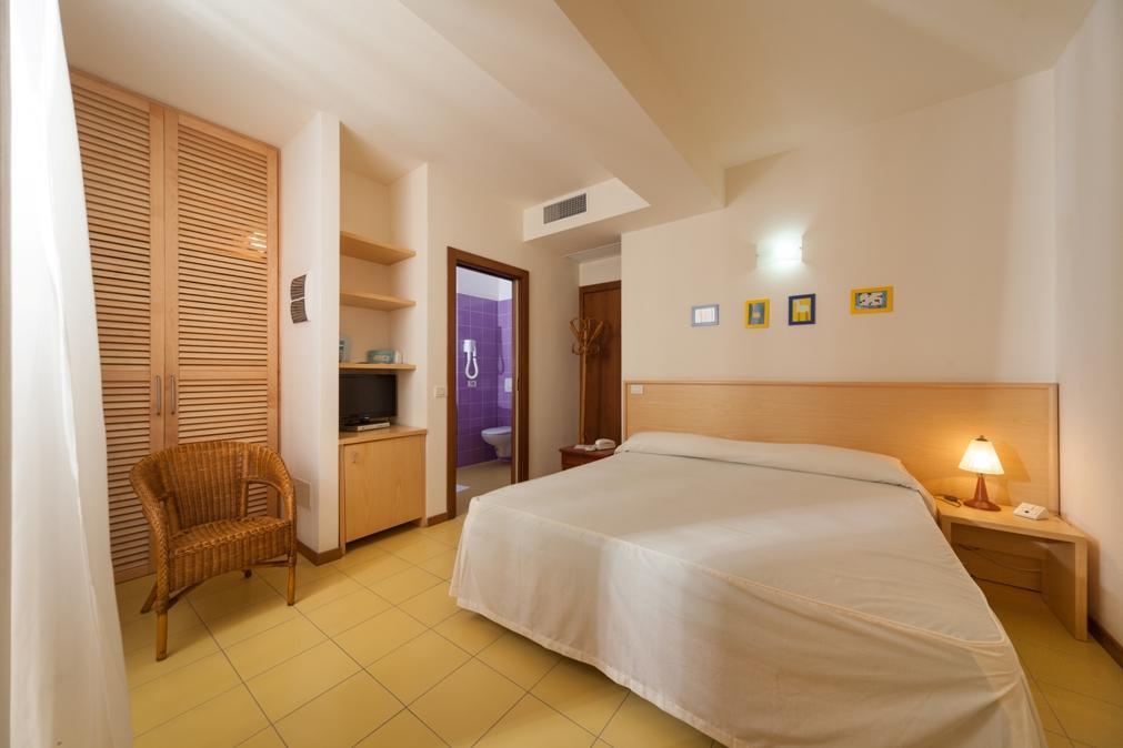 Hotel Resort Marinella Габиче Маре Екстериор снимка