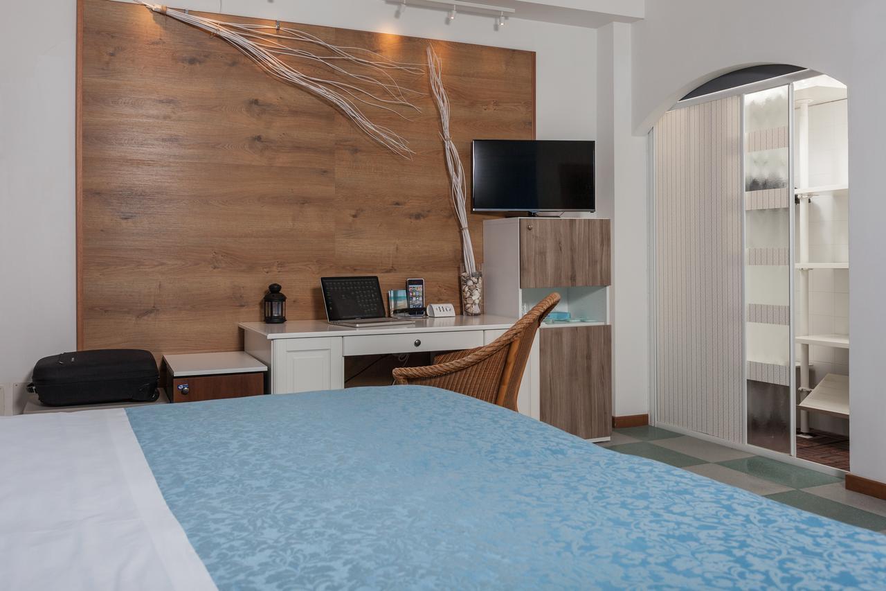 Hotel Resort Marinella Габиче Маре Екстериор снимка