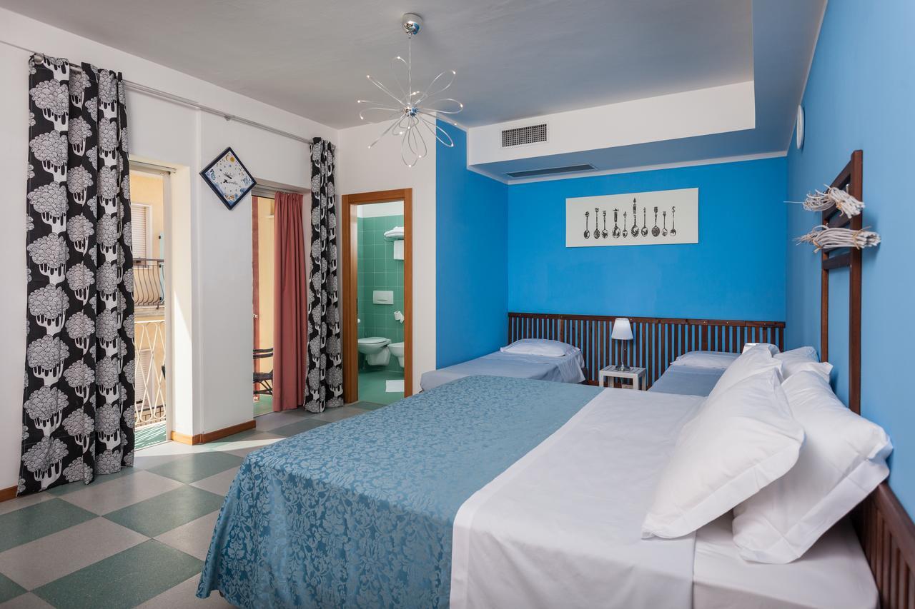 Hotel Resort Marinella Габиче Маре Екстериор снимка