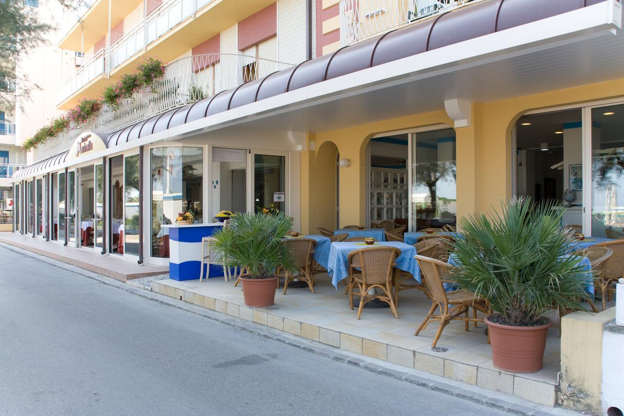 Hotel Resort Marinella Габиче Маре Екстериор снимка