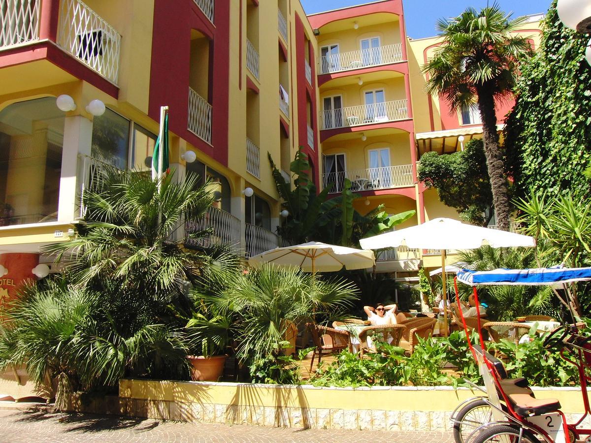 Hotel Resort Marinella Габиче Маре Екстериор снимка