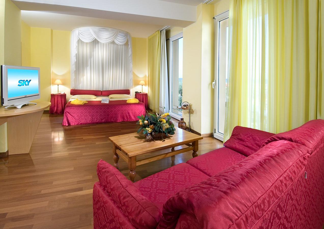 Hotel Resort Marinella Габиче Маре Екстериор снимка